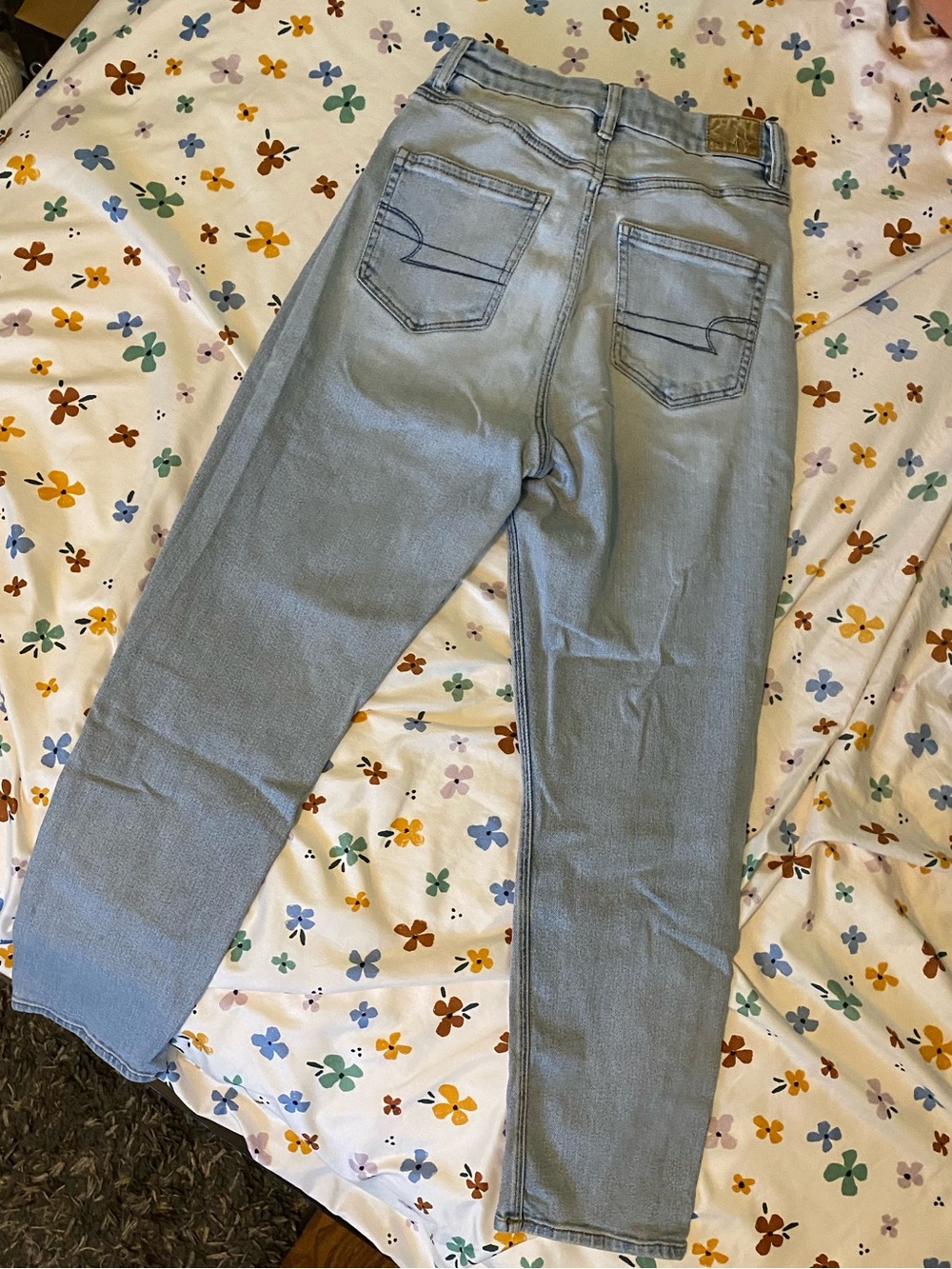 American Eagle light wash stretch curvy mom jeans - Picture 5 of 16